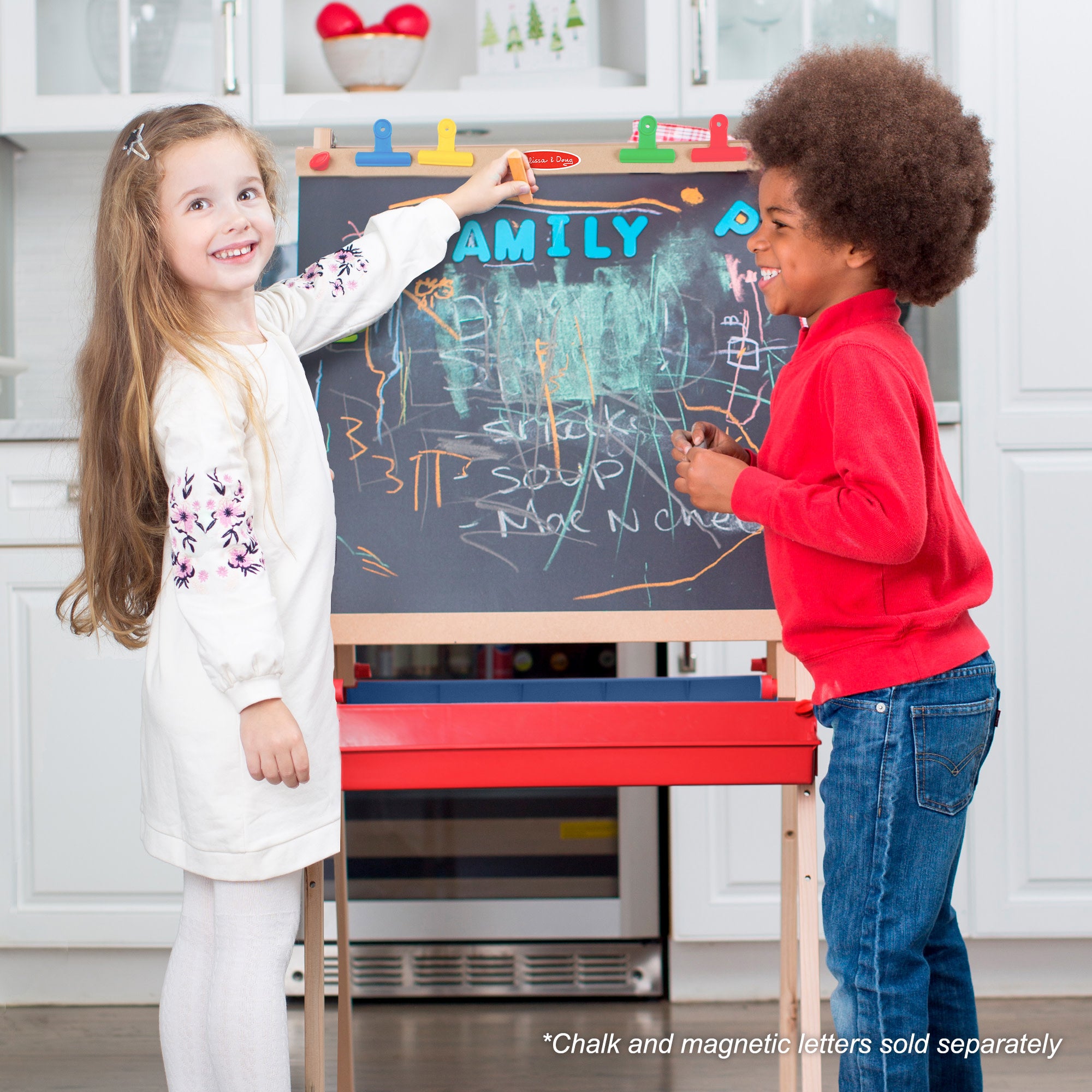 Melissa & Doug Deluxe Magnetic Standing Art Easel - Image 6