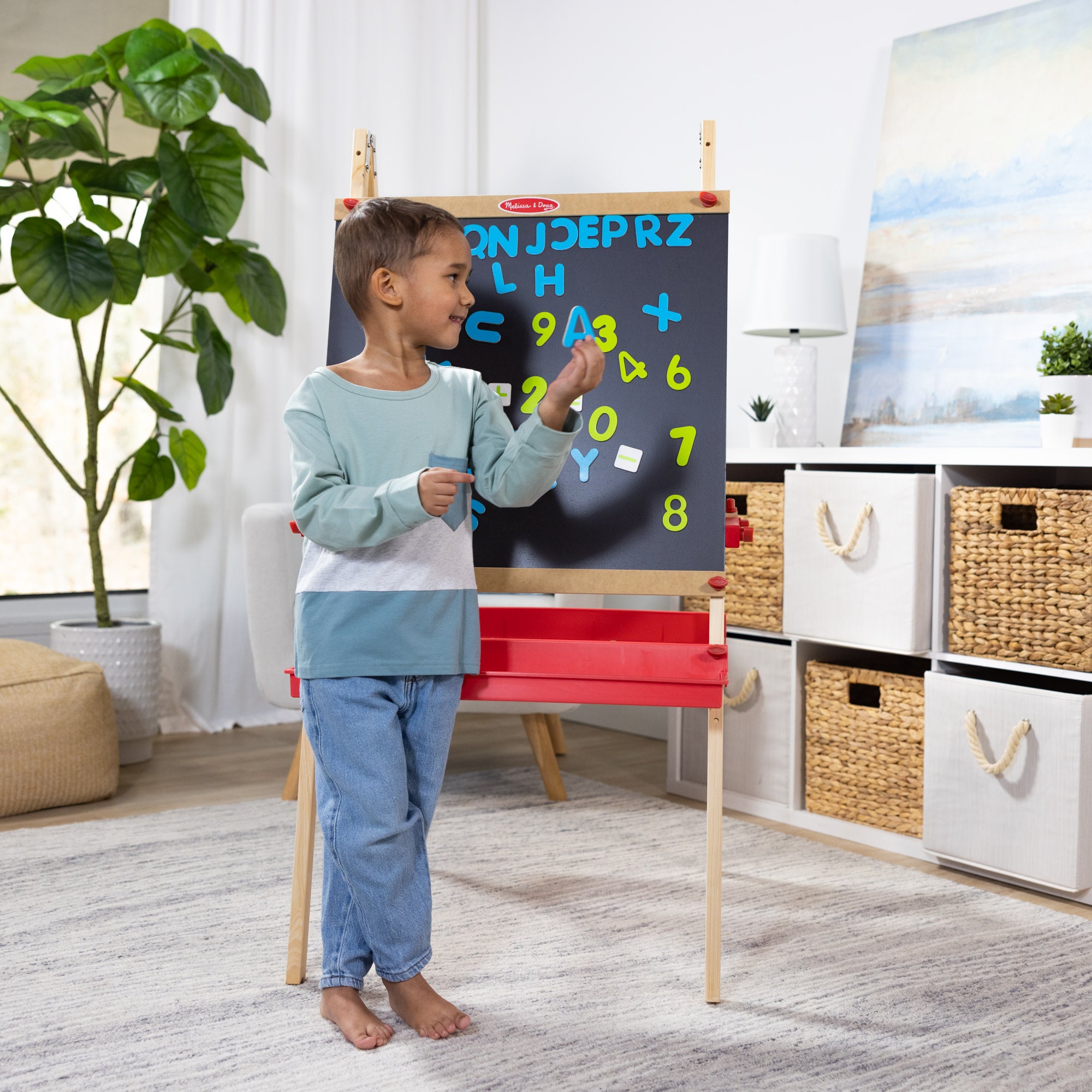 Melissa & Doug Deluxe Magnetic Standing Art Easel - Image 7