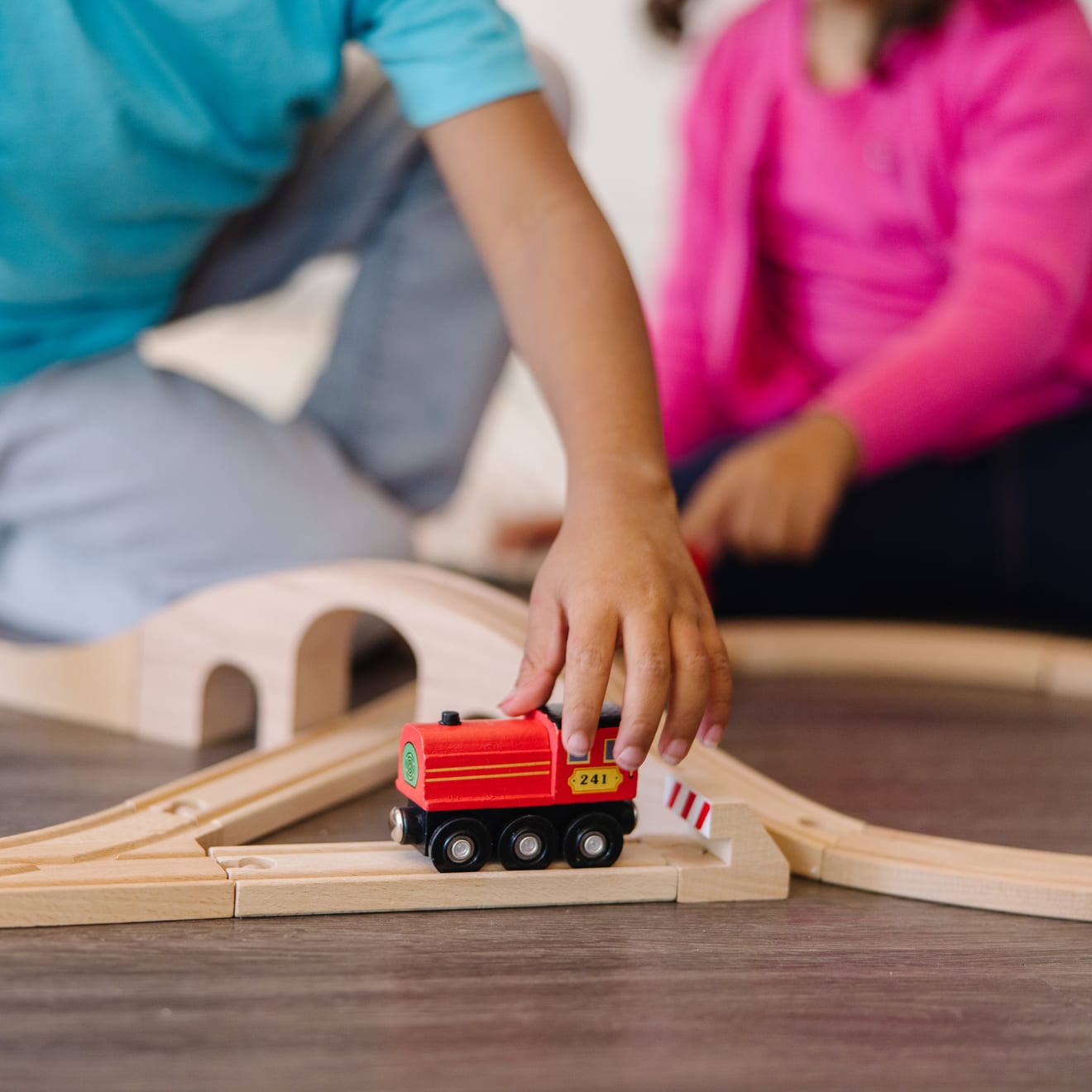 Melissa & Doug Figure 8 Train Set - Image 2